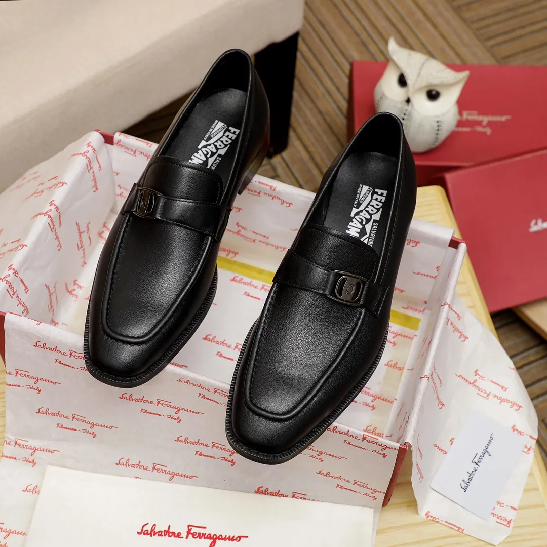 Factory price 420 🔥Ferragamo's new men's casual slip-on shoes🇨🇳Official website original 1:1 mold opening, original quality💯Fine workmanship, high-end luxury☘The upper is made of imported Italian first-layer cowhide🌴🐑leather lining🍓Rubber wear-resistant and non-slip outsole, breathable and comfortable to wear🍍The first choice for high-end men🍉Black, size 38-45